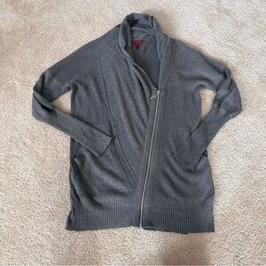 EUC Women’s 5/48 Grey Zipper Front Sweater!